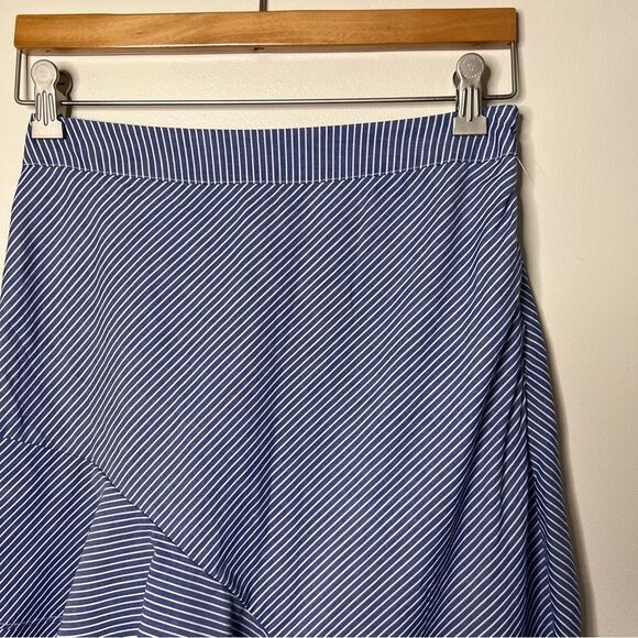 😊 3/$30
NEW🏷 Woman’s Ruffle Tiered Skirt Blue Size 2 - Picture 5 of 15